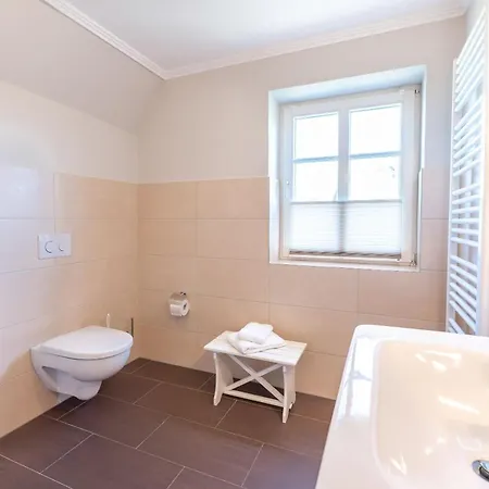 Malnfeen Hues Og Lägenhet *