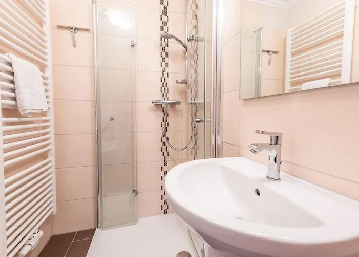 Malnfeen Hues Og Lägenhet